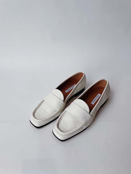 About Arianne DALI LOAFER - White