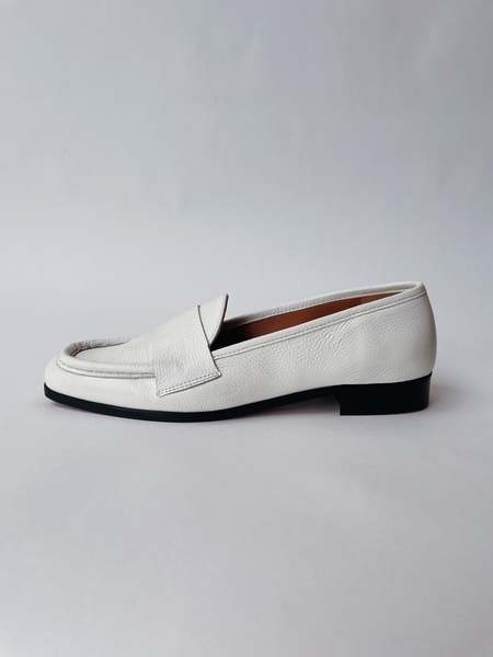 About Arianne DALI LOAFER - White
