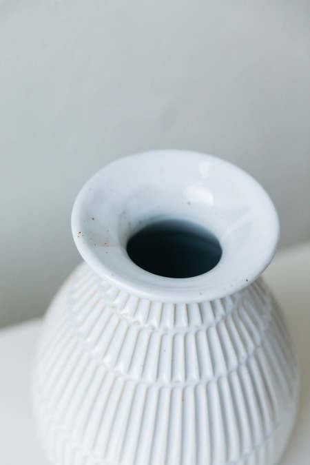 Mt Washington Pottery Hana Vase - Glossy White